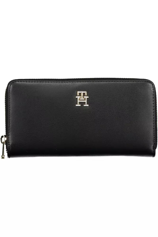 Elegant Black Wallet with Contrasting Accents